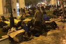 Πρόσφυγες διανυκτέρευσαν στην πλατεία Αριστοτέλους στη Θεσσαλονίκη