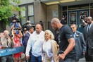 Η Cardi B συνεληφθη - Παραδόθηκε στην αστυνομία για άγριο καβγά σε strip club και κατηγορείται για επίθεση