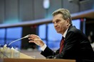 Γιατί δεν έρχεται τελικά στην Αθήνα ο Έτινγκερ