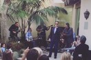 O Tom Hanks σε γλέντι με Έλληνες τραγουδάει το Χριστός Ανέστη σε blues εκτέλεση
