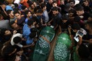 Χιλιάδες άνθρωποι στις κηδείες των 7 Παλαιστίνιων που σκοτώθηκαν χθες στη Γάζα