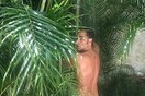 Ο ελληνικής καταγωγής Τζον Στάμος έγινε 54, παραμένει γοητευτικός και το γιορτάζει γυμνός