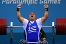 Κι όμως, ο Μάμαλος -που στο σχολείο του πετούσαν τσάντες και τον έλεγαν «κούτσαβο»- ήταν απ' τα τυχερά παιδιά