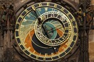 Το Ορλόι, το εμβληματικό αστρονομικό ρολόι της Πράγας επισκευάστηκε και θα σημάνει ξανά