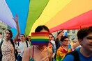 Διχασμένοι οι Ρουμάνοι ψηφίζουν για το γάμο ομόφυλων ζευγαριών
