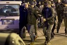 Toυρκία: Aυτός είναι ο ένοπλος που πυροβολούσε στον αέρα έξω από την πρεσβεία των ΗΠΑ μετά τη δολοφονία του Ρώσου πρέσβη