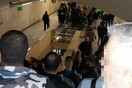 Τάγμα εφόδου της Χρυσής Αυγής στο σταθμό Μοναστηράκι - Απειλούσαν επιβάτες (ΒΙΝΤΕΟ)