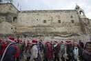 Πιστοί απ' όλο τον κόσμο συρρέουν στη Βηθλεέμ για τα Χριστούγεννα
