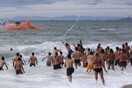 Θεοφάνεια με αέρα και κύμα στο Φάληρο