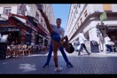 Η ομάδα χορού του Άλβιν Έιλι σ' ένα δρόμο του Παρισιού