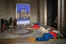 Άστεγοι στο Βατικανό: Ο Πάπας Φραγκίσκος άνοιξε μια κλινική για δωρεάν εξετάσεις