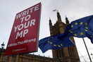 Bloomberg: Αναβολή της ψηφοφορίας για το Brexit εξετάζει η Μέι