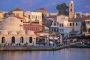 Πλούσιοι και μορφωμένοι οι τουρίστες στα Χανιά