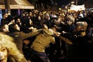 H στιγμή της επίθεσης σε μπλοκ του ΣΥΡΙΖΑ (ΦΩΤΟΓΡΑΦΙΕΣ+ΒΙΝΤΕΟ)