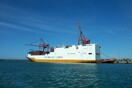 Λαθρεπιβάτες απειλούν πλήρωμα φορτηγού πλοίου που ταξιδεύει στα βρετανικά παράλια