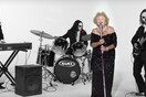 Μια αξιολάτρευτη γιαγιά τραγουδά death metal