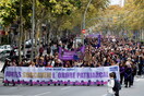 Χιλιάδες πολίτες στα μοβ διαδήλωσαν σε πόλεις της Ισπανίας για την βία κατά των γυναικών