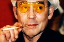 Ο Hunter S. Thompson βάζει φωτιά στο χριστουγεννιάτικo δέντρο του και παραλίγο να κάψει και το σπίτι του