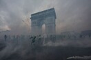 Ο Μακρόν συγκαλεί έκτακτη συνεδρίαση μετά τις άγριες ταραχές στο Παρίσι και στέλνει μήνυμα στα «κίτρινα γιλέκα»