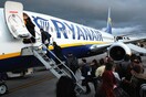 Ομαδικές μηνύσεις στην Ryanair από επιβάτες που εγκαταλείφθηκαν στην Τιμισοάρα της Ρουμανίας