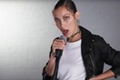 Η Μπέλα Χαντίντ ερμηνεύει το αγαπημένο της τραγούδι όλων των εποχών