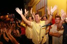 Ο νέος δήμαρχος στο Γκουανάμπι της Βραζιλίας προκάλεσε οργή και ειρωνείες καθώς παρέδωσε τα κλειδιά της πόλης στο Θεό