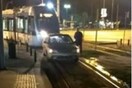 Άφησε το αυτοκίνητο πάνω στις ράγες του τραμ στη Γλυφάδα και πήγε στο ATM
