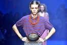 Υπάρχουν παντού και δεν είναι τυχαίο: Τα τσαντάκια μέσης εκτόξευσαν φέτος τις παγκόσμιες πωλήσεις