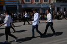 Η ιστορία του 17χρονου πρόσφυγα από το Αφγανιστάν που συμμετείχε στην παρέλαση της 25ης Μαρτίου στη Μυτιλήνη