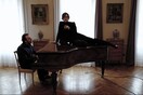 Ο Jarvis Cocker των Pulp και ο Chilly Gonzales ερμηνεύουν το Tearjerker