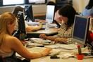 Κατά χιλιάδες κλείνουν τα μπλοκάκια στις εφορίες