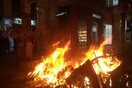 Φωτιές και στην Ερμού άναψαν οι κουκουλοφόροι - Έφτασαν στο Μοναστηράκι