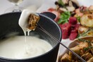 Το κατάστημα του Τυροκομείου Κωσταρέλου στο Κολωνάκι επιστρέφει με δυνατές προτάσεις