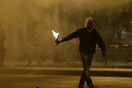 Αλλεπάλληλες επιθέσεις σε διμοιρίες των ΜΑΤ στα Εξάρχεια