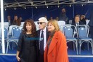 Ο Μπουτάρης "ποζάρει" για την παρέλαση βγάζοντας γλώσσα