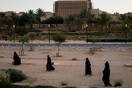 Η Apple ενισχύει την καταπίεση των γυναικών στη Σαουδική Αραβία με εφαρμογή παρακολούθησής τους
