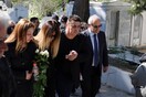 Ηθοποιοί, φίλοι και θαυμαστές στην κηδεία του Στάθη Ψάλτη (ΦΩΤΟΓΡΑΦΙΕΣ)