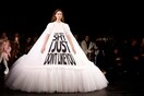 Οι Viktor & Rolf παρουσίασαν την πιο «viral» συλλογή υψηλής ραπτικής στο Παρίσι