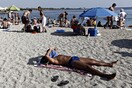 Τι επιτρέπεται, τι απαγορεύεται και ποια είναι τα δικαιώματά μας στις οργανωμένες παραλίες