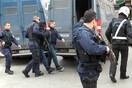 Συνεχίζεται η μεγάλη αστυνομική επιχείρηση στο Μενίδι - Δεκαέξι συλλήψεις μέχρι στιγμής