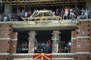 Εθνικιστές σκοπιανοί διαδηλώνουν και φωνάζουν: Η Θεσσαλονίκη είναι δική μας