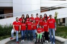 Raches4Life: Ένα ολόκληρο χωριό ντύνεται στα κόκκινα για τον καρκίνο