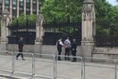 Λονδίνο: Οπλισμένος με μαχαίρι ο άνδρας που συνελήφθη έξω από το Κοινοβούλιο - Έρευνα για τρομοκρατικό κίνητρο