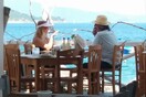 Στη Σκιάθο για διακοπές ο Κερτ Ράσελ και η Γκόλντι Χόουν