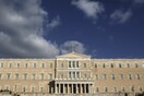«Βόμβα» από την Επιστημονική Επιτροπή της Βουλής: Αντισυνταγματικές oι περικοπές στις συντάξεις και τα ειδικά μισθολόγια