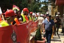 Θεσσαλονίκη: Διαδηλωτές του ΠΑΜΕ πέταξαν μπογιές στο Γ' Σώμα Στρατού