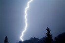 Ισχυρή κακοκαιρία και εκατοντάδες κεραυνοί σε λίγες ώρες στην Ελλάδα