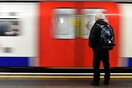 Συναγερμός για φωτιά σε σιδηροδρομική γραμμή του Λονδίνου