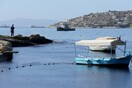 Στην Πειραϊκή εξαπλώθηκε η ρύπανση από το δεξαμενόπλοιο-Μεγάλα κομμάτια της πετρελαιοκηλίδας παρασύρθηκαν από τους ανέμους