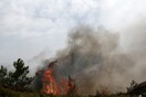 Πυρκαγιά στη Τζια κοντά σε σπίτια